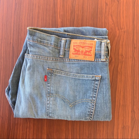 Levi Relaxed Fit Jeans - Picture 3 of 4